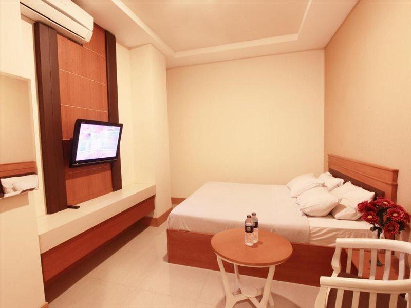 Hotel Horison Plaza Tegal Esterno foto