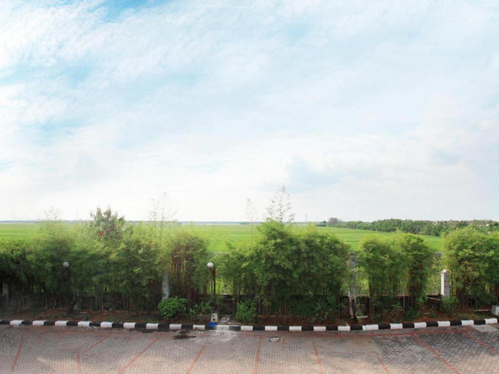 Hotel Horison Plaza Tegal Esterno foto