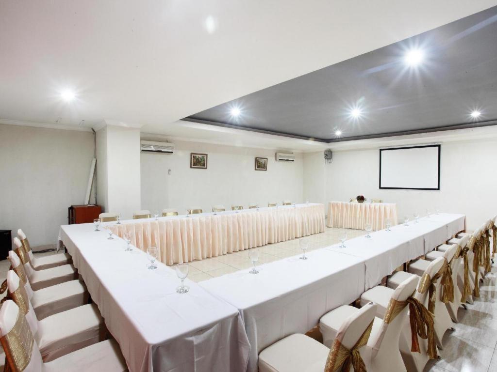 Hotel Horison Plaza Tegal Esterno foto