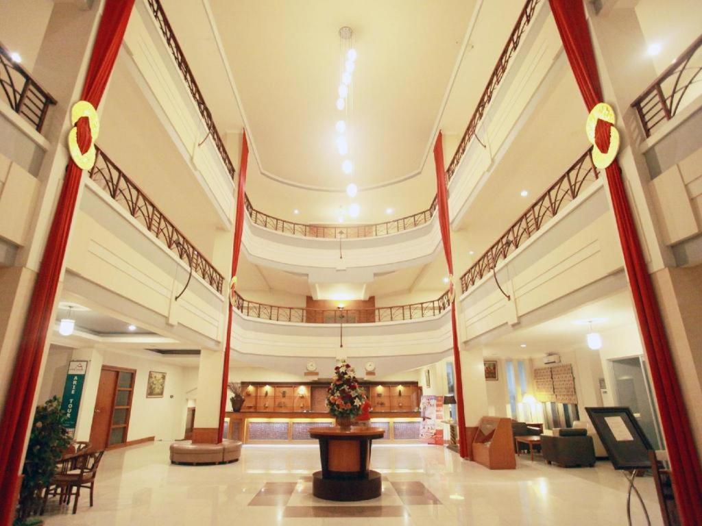 Hotel Horison Plaza Tegal Esterno foto
