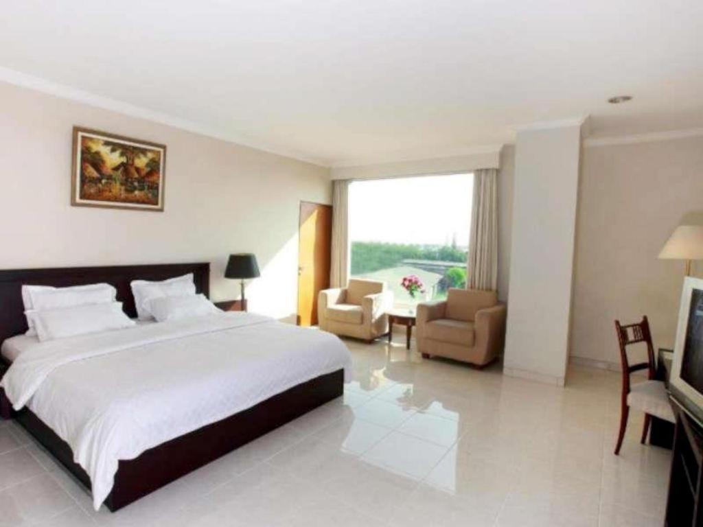Hotel Horison Plaza Tegal Esterno foto