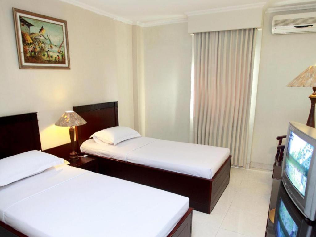 Hotel Horison Plaza Tegal Esterno foto