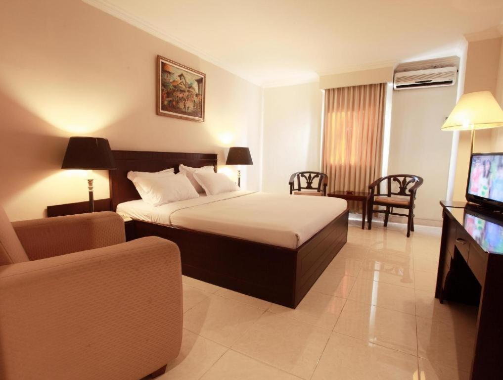 Hotel Horison Plaza Tegal Esterno foto
