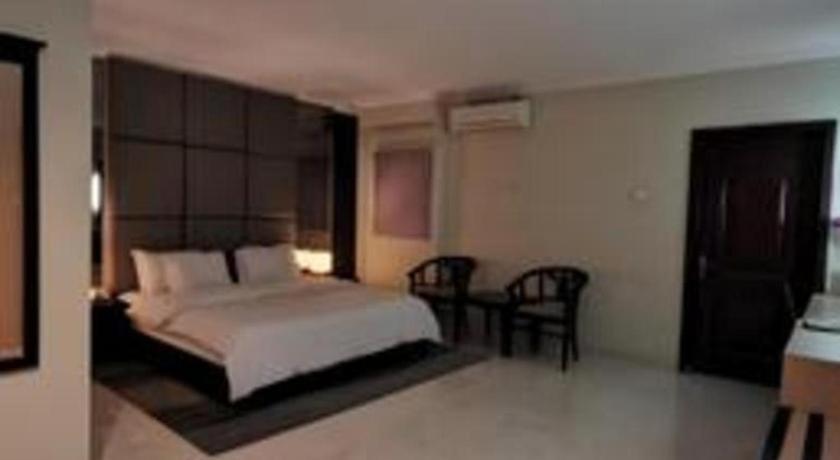 Hotel Horison Plaza Tegal Esterno foto