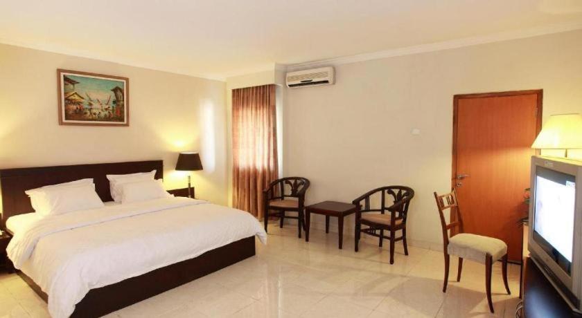 Hotel Horison Plaza Tegal Esterno foto