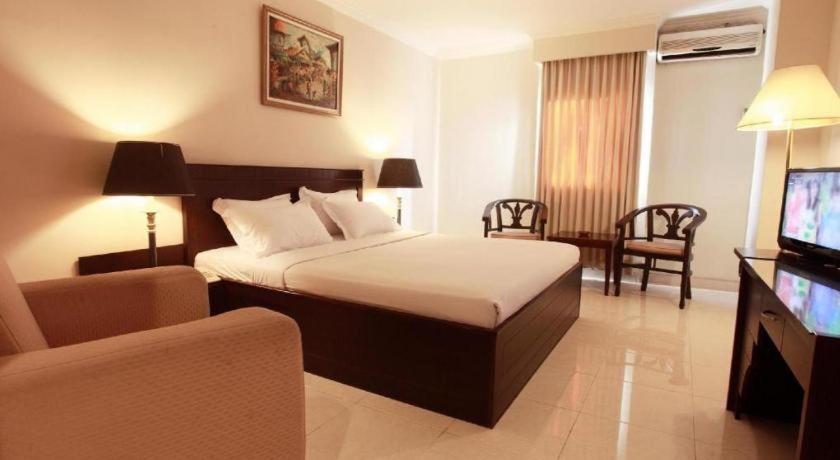 Hotel Horison Plaza Tegal Esterno foto
