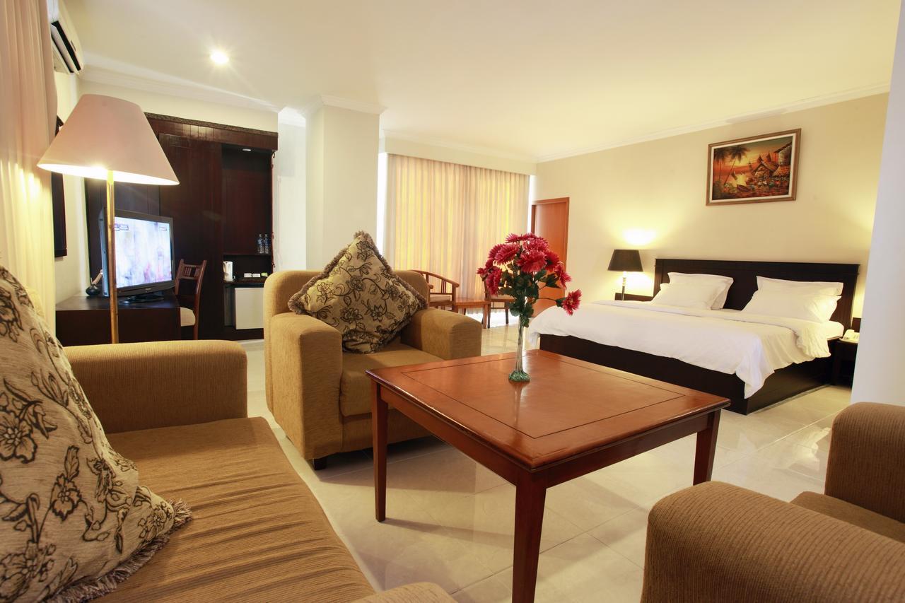 Hotel Horison Plaza Tegal Esterno foto