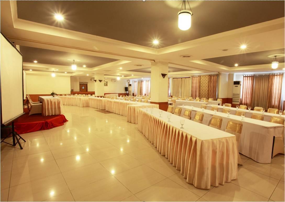 Hotel Horison Plaza Tegal Esterno foto