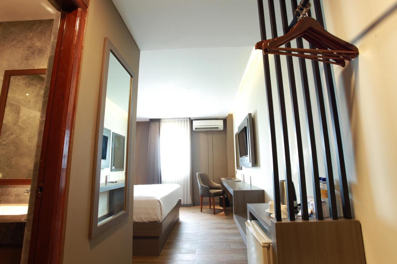 Hotel Horison Plaza Tegal Esterno foto